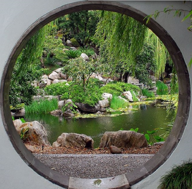 38 EyeCatching Moon Gate Designs For Your Garden • Insteading